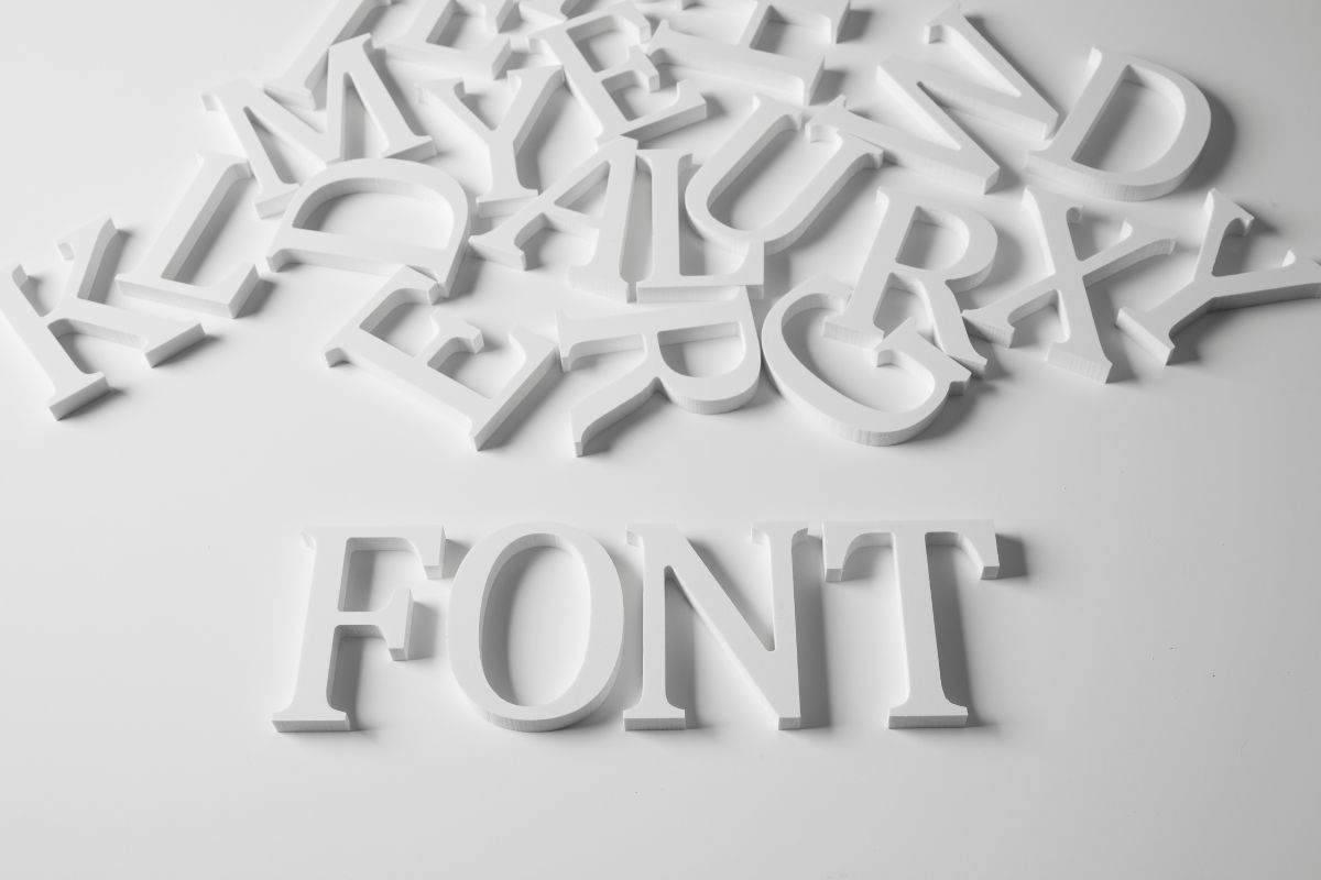 White letters on a white background spelling "FONT"